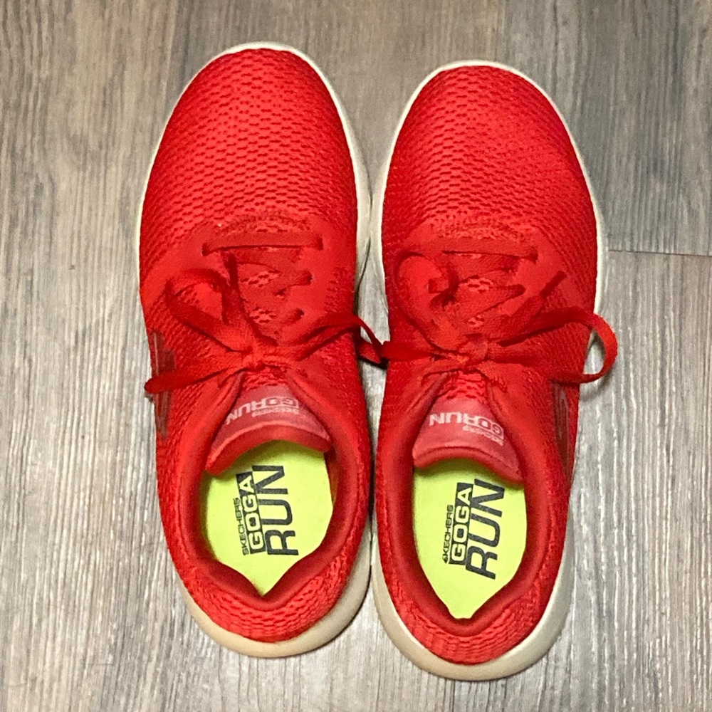 Skechers Goga Run red shoes women’s 7